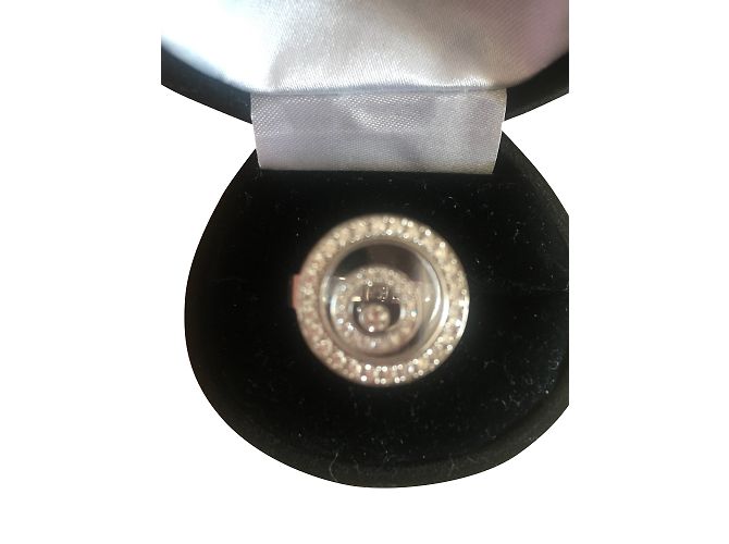 Anel Chopard Happy Spirit em ouro branco e diamantes