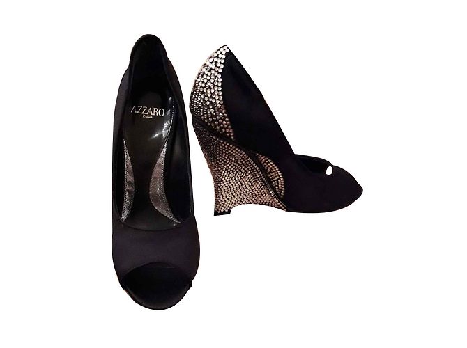 Azzaro Schwarze Absatzschuhe mit Strassstein Offene Spitze Silber