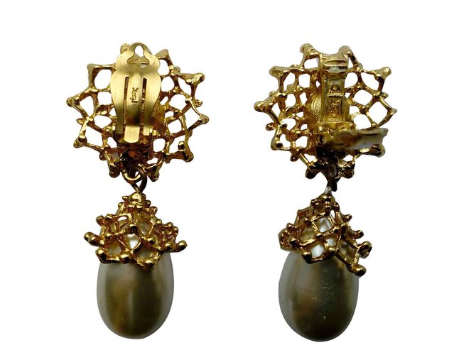 Yves Saint Laurent Boucles d'oreilles pendantes - Clip-on earrings Métal Doré  ref.92506