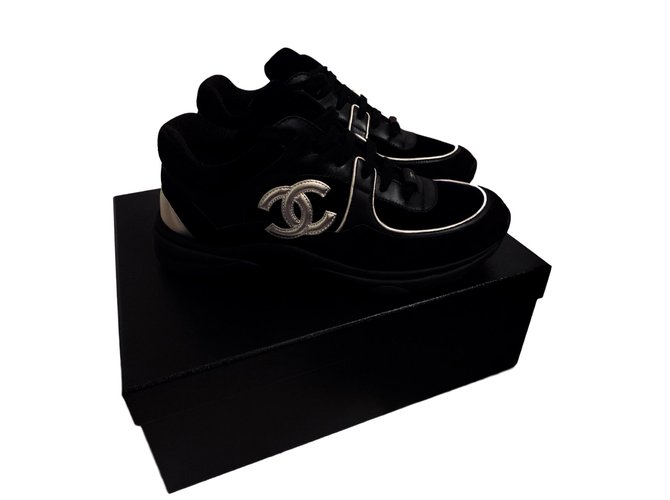 Chanel Zapatillas Negro Gamuza  ref.92519