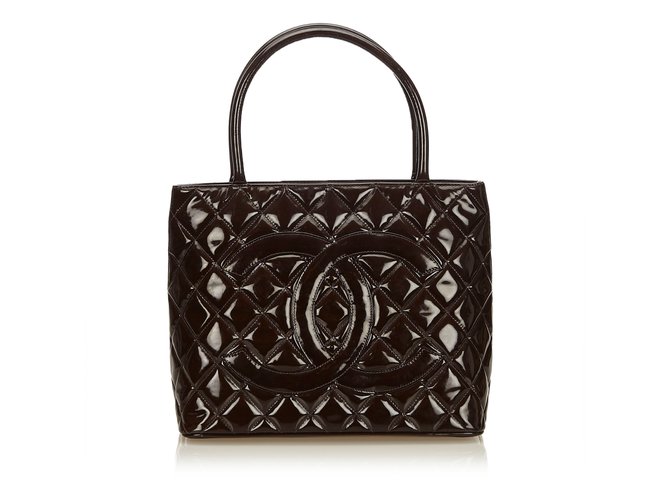 Chanel Medaillon-Tasche aus Lackleder Schwarz  ref.92679