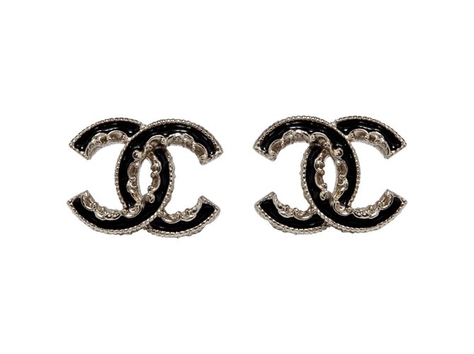 Chanel GRANDE ESMALTE PRETO CC Dourado Metal  ref.92779