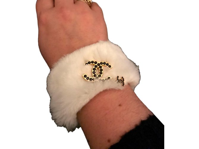 Chanel Bracelet fourrure Blanc  ref.92831