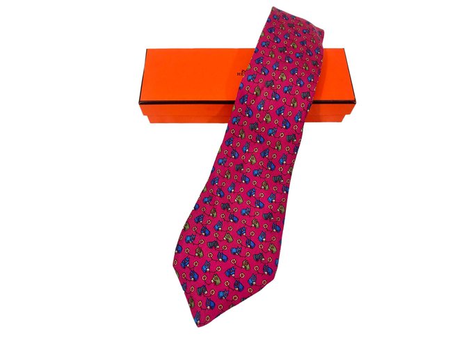 Hermès Cravate en soie Fuschia  ref.92842