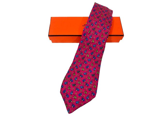 Hermès Cravatta di seta Fuschia