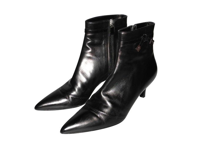 Louis Vuitton boots Black Leather  ref.93110