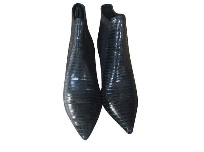 Botas Ash em couro preto efeito python 