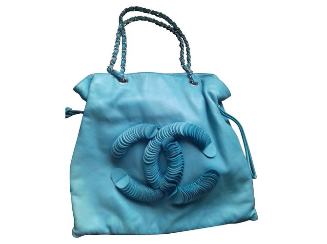 Chanel Tote bag Hellblau Leder  ref.93583