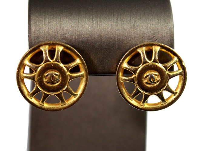 Chanel Brincos Dourado Metal  ref.98315