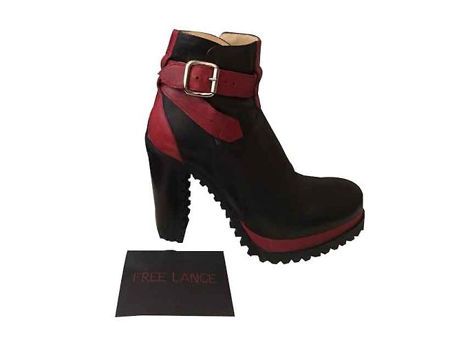 Botas de tornozelo em couro pretas e vermelhas Free Lance Preto
