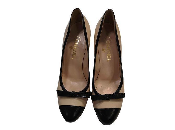 Chanel two-tone pumps Black Beige