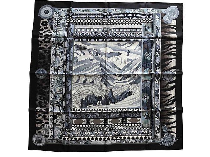 Hermès Lenço Hermes 90 A mulher com solas de vento. Colecionador. Preto Branco