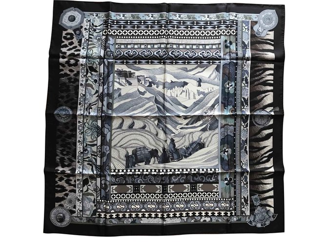 Scarf Hermès 90 The Woman with soles of Wind. Collector. Black White Silk  ref.98540