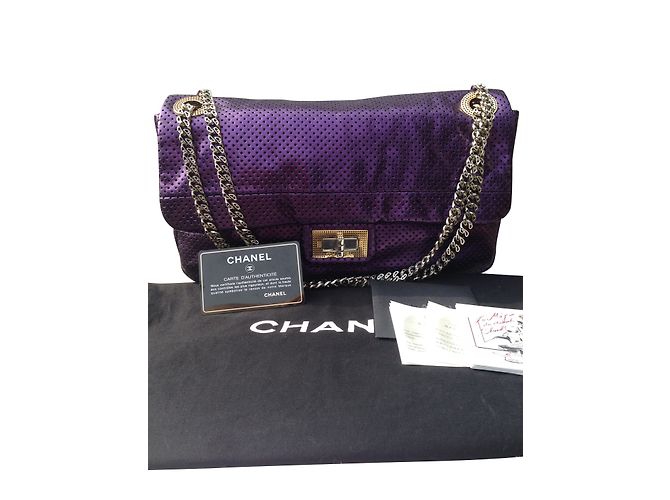 Chanel 2.55 Handtasche aus perforiertem Lammleder Violett Metallic Lila
