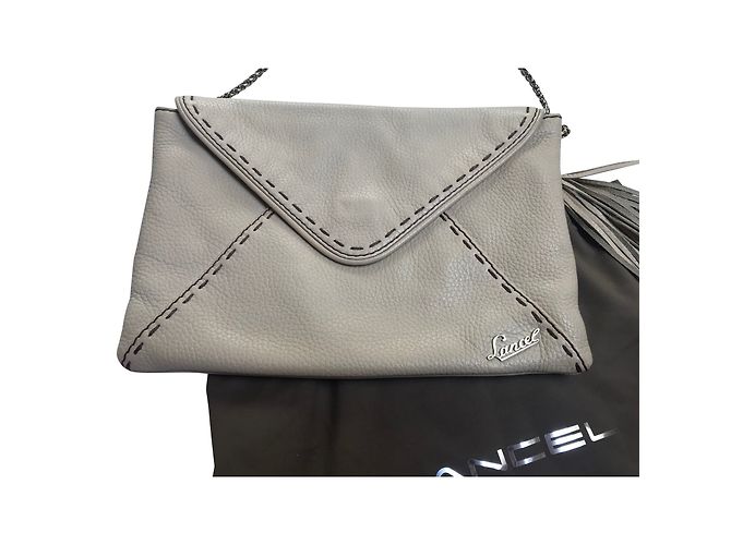Clutch Lancel em couro bege