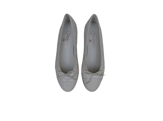 Chanel Zapatillas de ballet Crudo