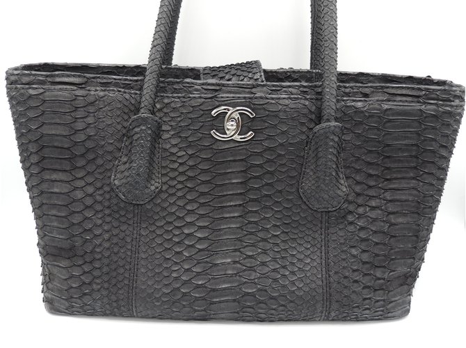 chanel executive tote 2018