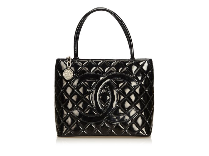 Chanel Medaillon-Tasche aus Lackleder Schwarz  ref.99244