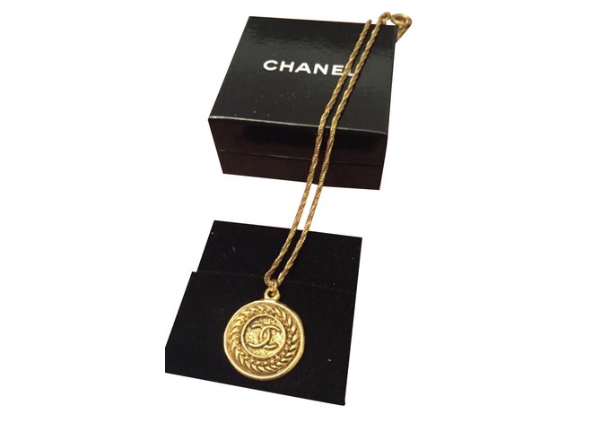Chanel Necklaces Golden Metal  ref.99384