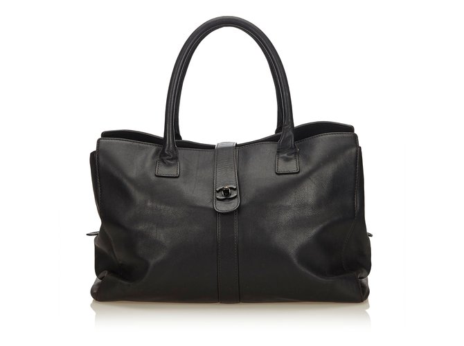Chanel Leather Handbag Black  ref.100143