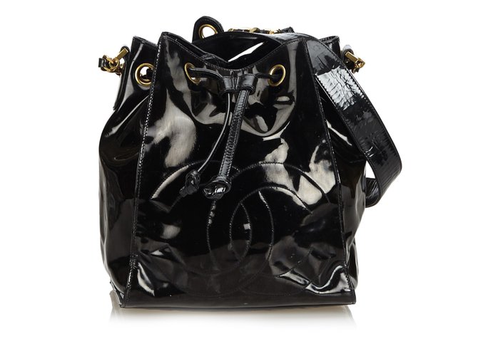 Chanel Bolsa de charol con cordón ajustable Negro Cuero  ref.100348