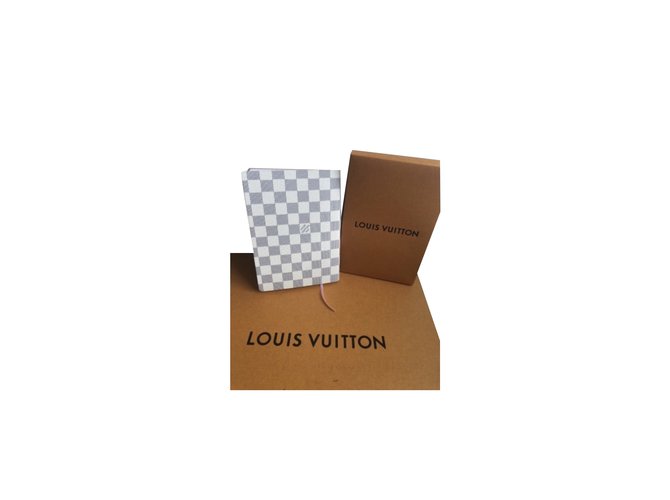 Louis Vuitton Carnet Clémence Cuir Beige  ref.100433