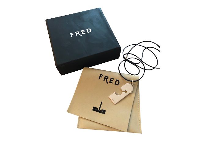 Collana di Fred su cordoncino di cuoio
