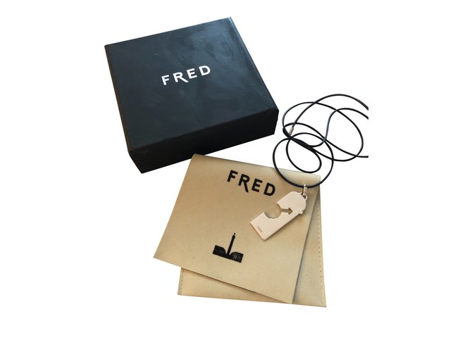 Fred necklace on leather cord Silvery White gold  ref.100640