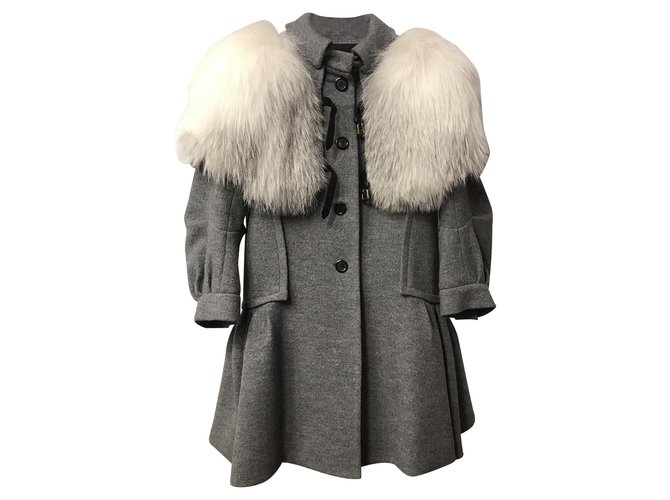 Louis Vuitton Cappotto in lana con capelet in pelliccia di volpe bianca Grigio  ref.100873