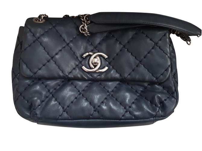Chanel bag Navy blue Leather  ref.100883