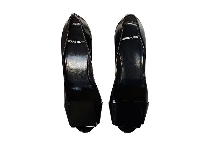 Pierre Hardy Pumps aus schwarzem Lackleder Größe 37
