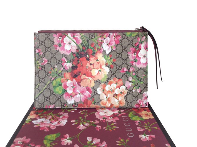 Gucci GG Supreme Blooms Clutch Leather  ref.101268