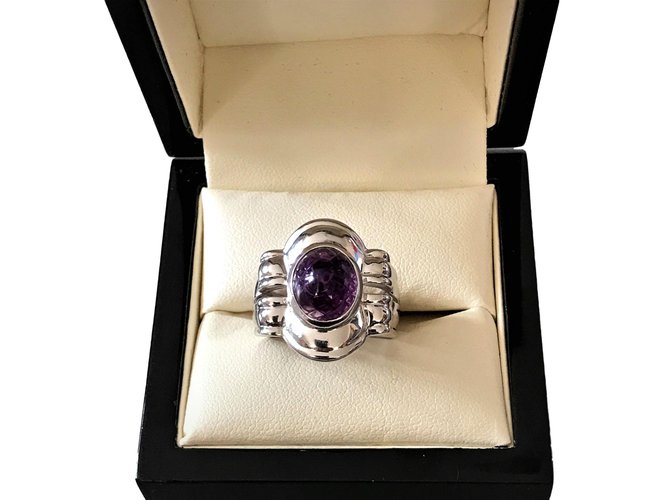Piaget Unisex vintage ring in white gold 18 carats with amethyst (3 ct) Purple  ref.101367
