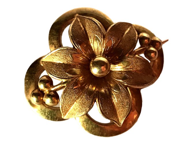Autre Marque Old Brooch in Yellow Gold 18k /750°°° , Napoleon III period. Golden  ref.101372