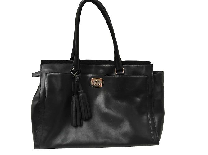 Bolsa de mão Coach em couro preto com pompons