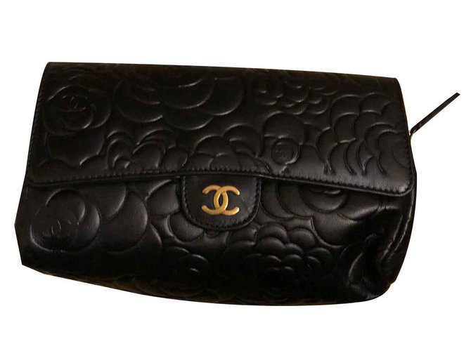 Camelia Chanel clutch Navy blue Leather  ref.101695