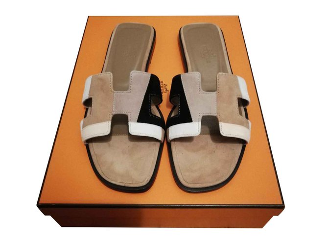 Sandálias Hermès Oran Multicor Bege Cabra  ref.101808