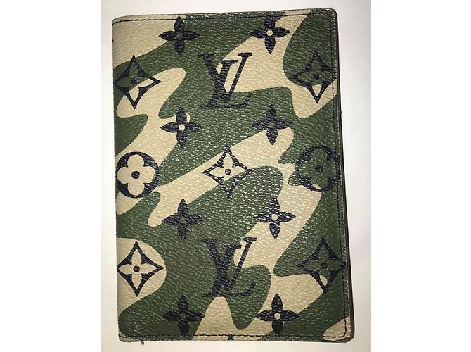 Louis Vuitton Porta passaporto monogrammage Verde