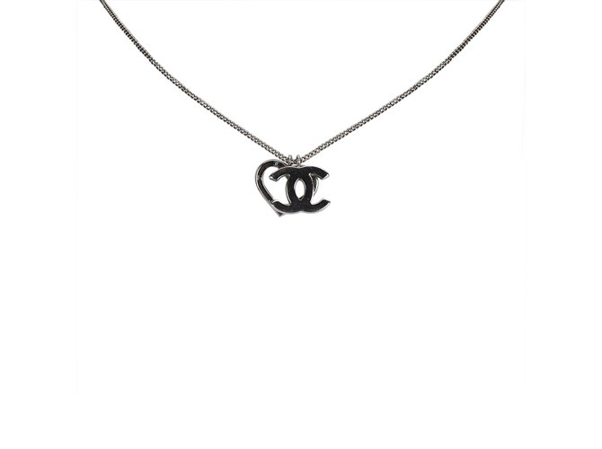 Chanel Collier pendentif coeur et cc Métal Argenté  ref.102144