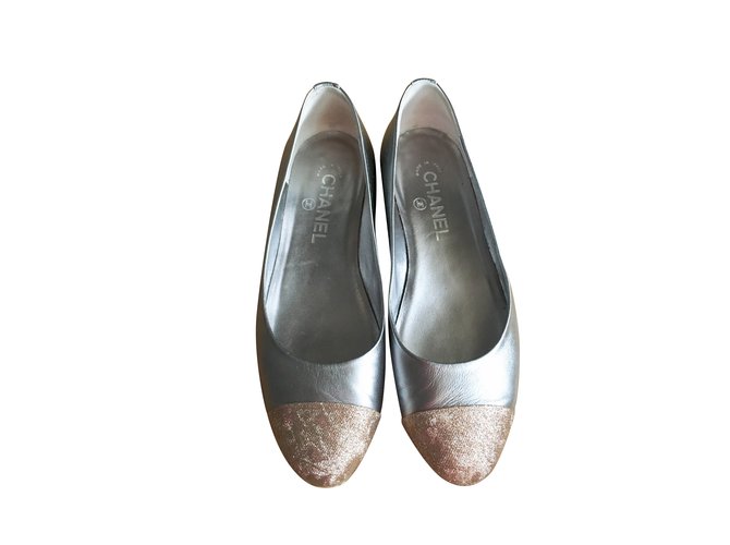 Ballet flats Chanel Silvery Leather  ref.102401