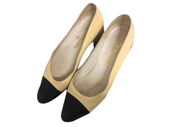 Chanel two-tone ballerinas Black Beige Leather ref.102509 - Joli Closet