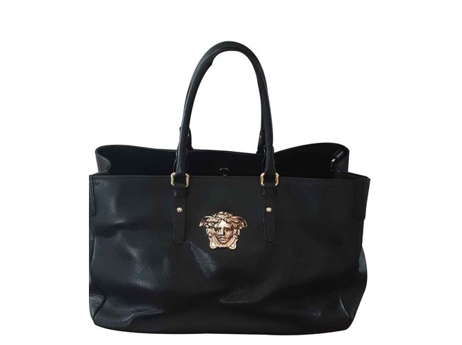 Versace Schwarze, genarbte Medusa-Tasche aus Leder  ref.102542