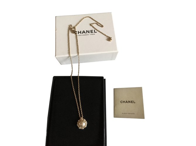 Chanel Halsketten Golden Roh Perle  ref.102637