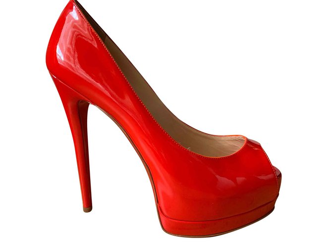 Christian Louboutin Talons Cuir vernis Rouge  ref.102907