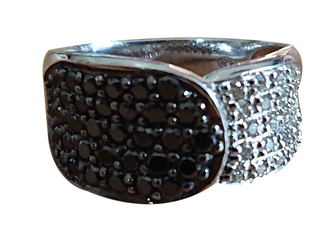 Autre Marque White gold and diamonds ring Silvery  ref.103669