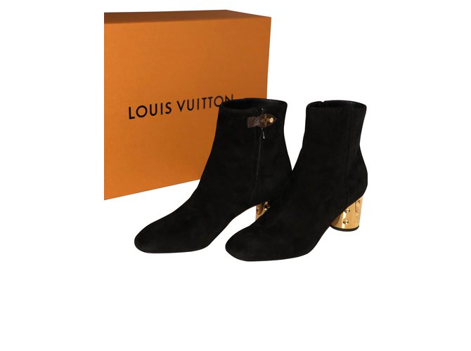 Louis Vuitton Botines Negro Gamuza  ref.103982