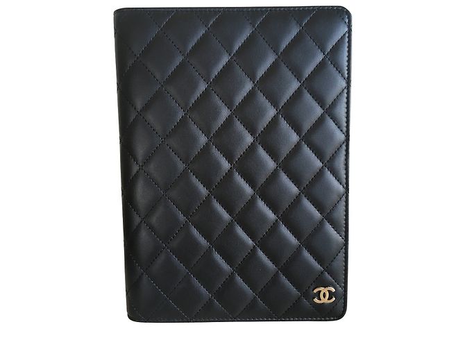 Chanel modelo atemporal Negro
