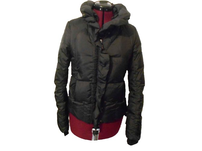 Marithé et François Girbaud Schwarze Daunenjacke mit Rüschen und glänzendem Ton für Ihre Größe 6/8 DE