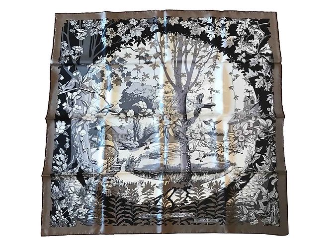 Hermès Hermes Square 90 Jardins da Nova Inglaterra Taupe