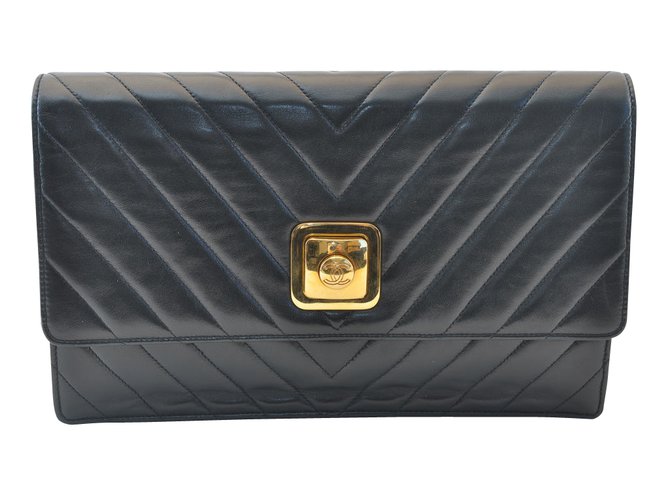 Chanel Stiches Quilted Black  ref.105167